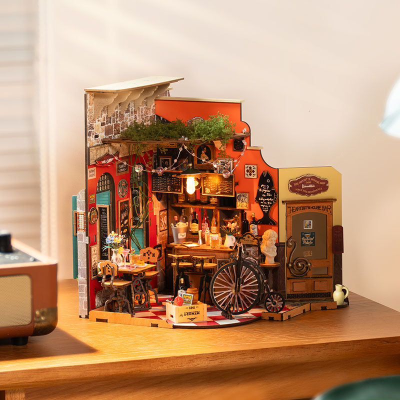 Cheers Bar & Dining Miniature DIY Kit