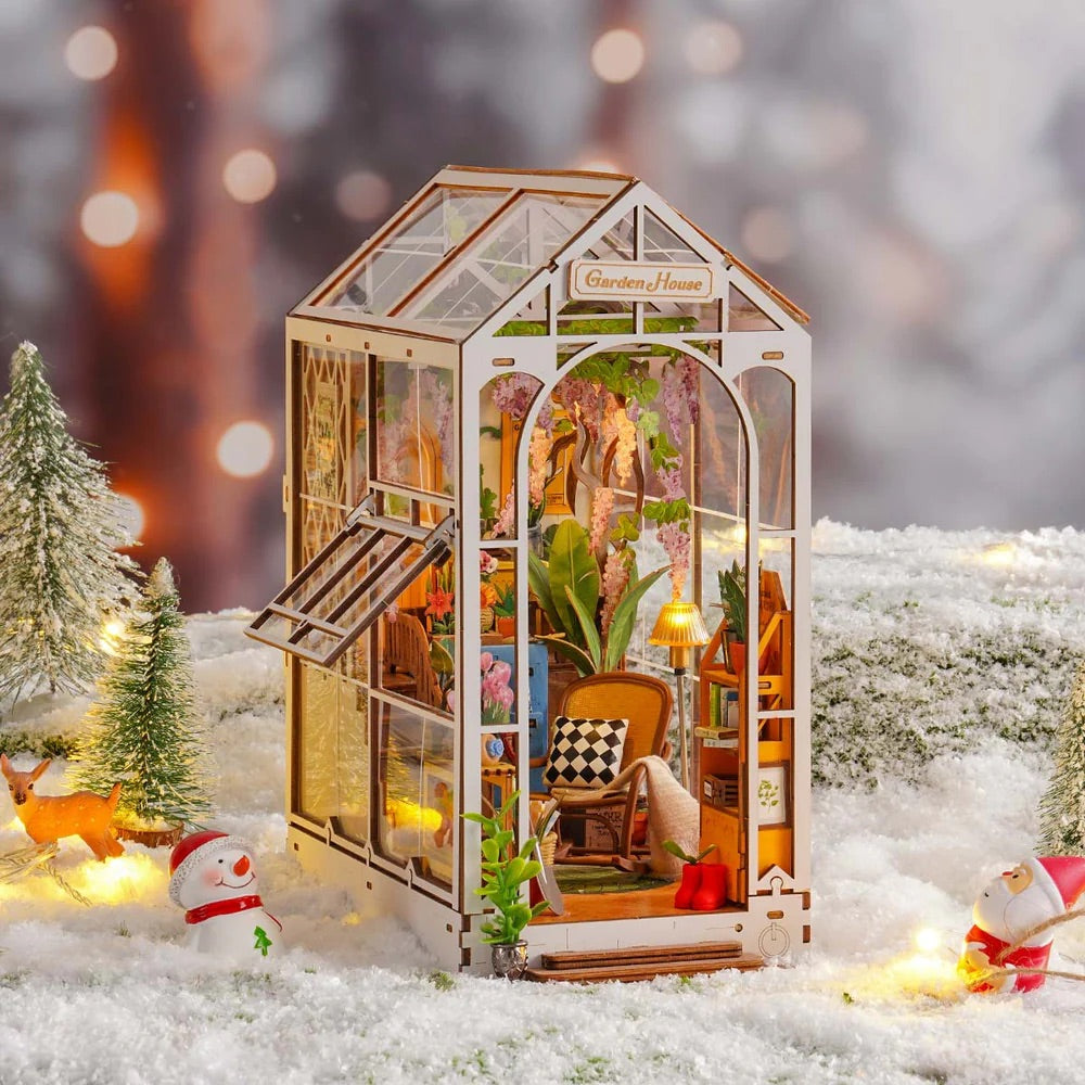 DIORAMA BOOK NOOKS