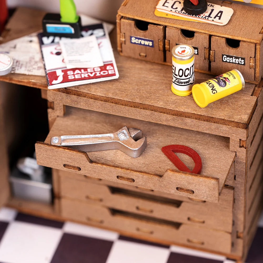 Garage Workshop Miniature DIY Kit | Hobbynella