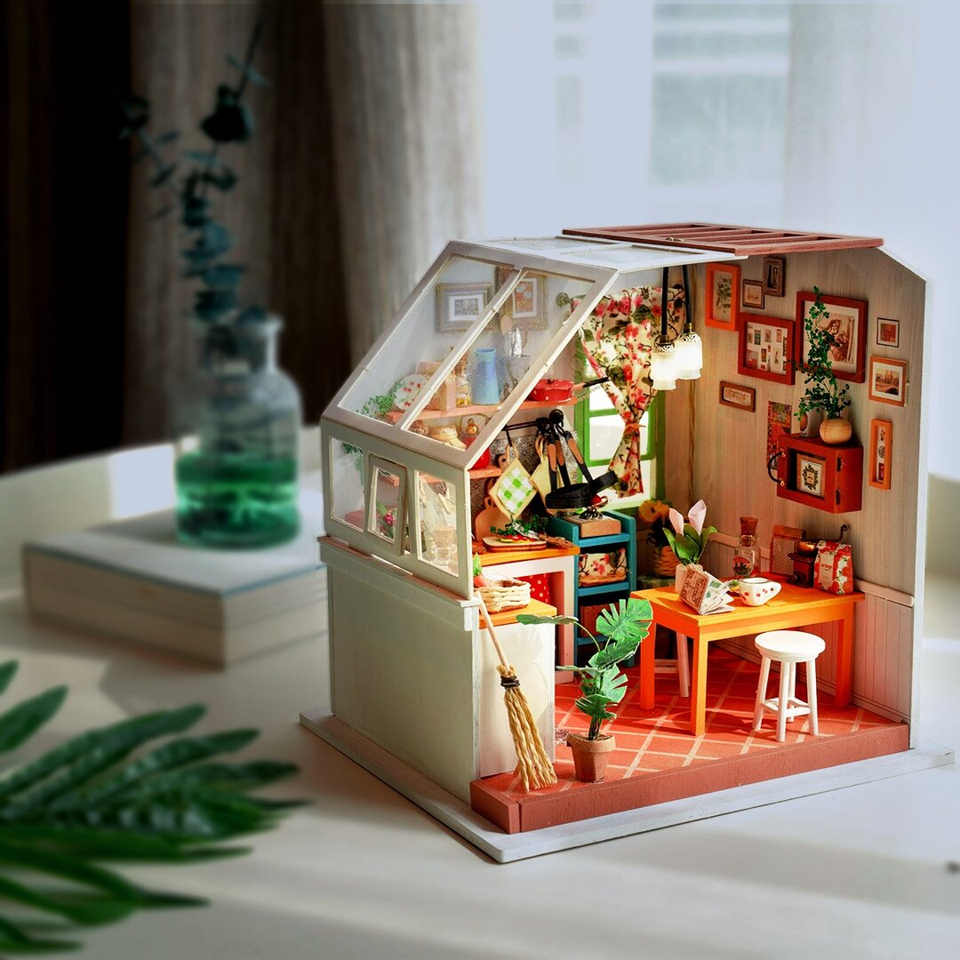 Jason's Kitchen Miniature DIY Kit | Hobbynella