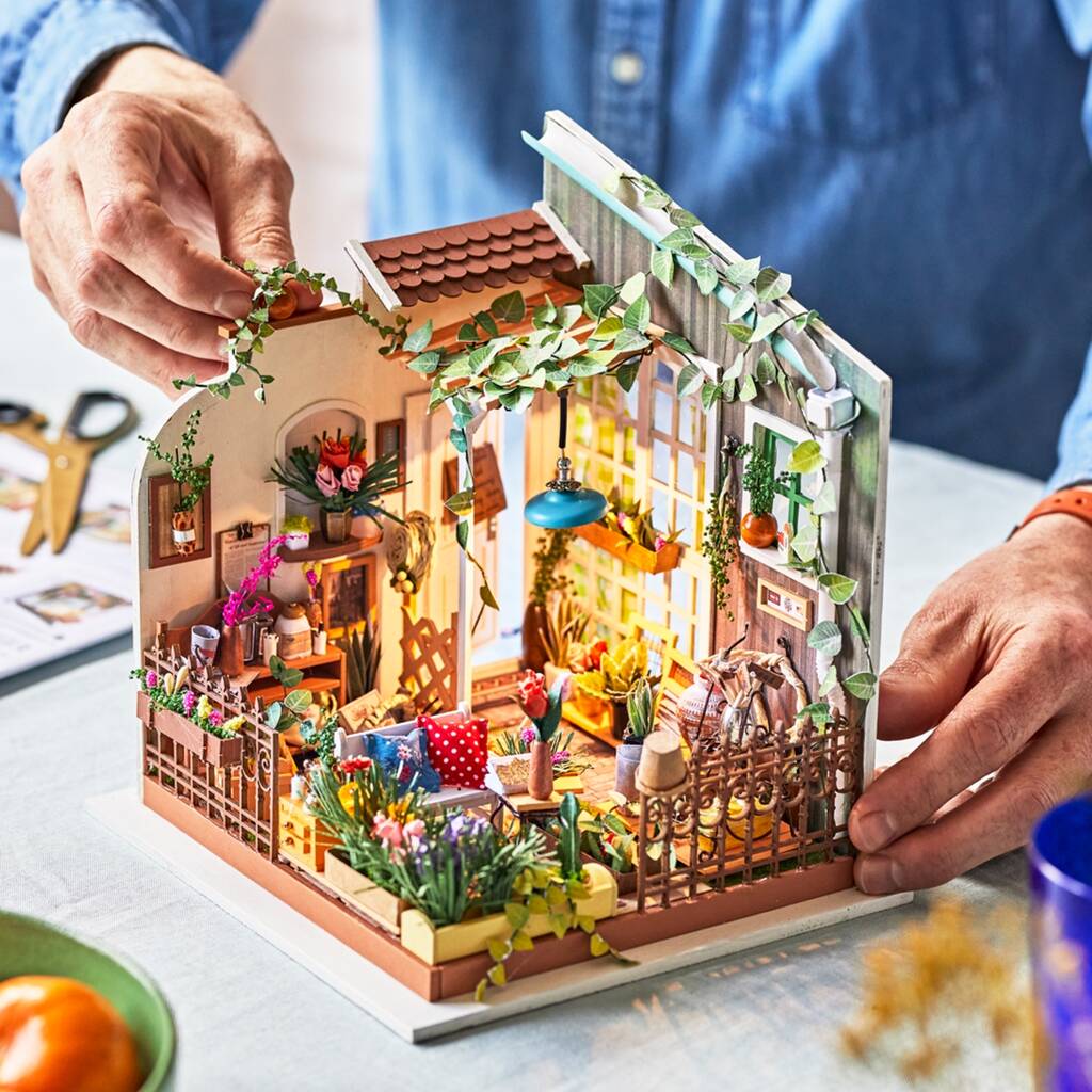 Miller's Garden Miniature House DIY Kit