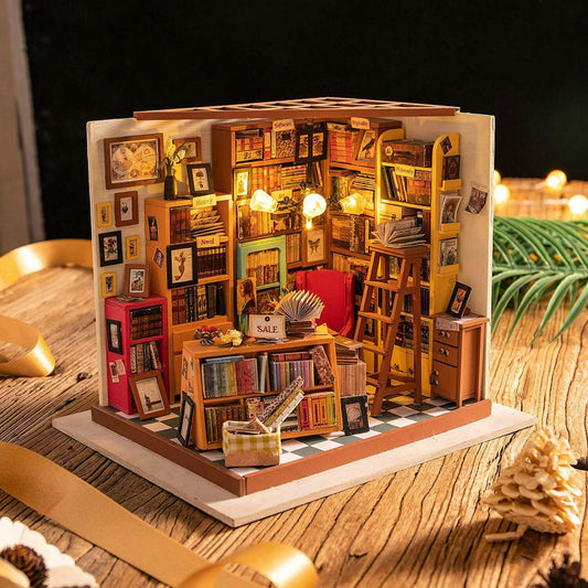 Sam's Study Miniature DIY Kit | Hobbynella